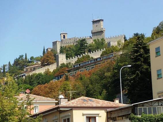Soubor:Rocca di San Marino.JPG – Wikipedie