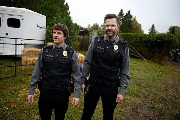 Animal Control - Weasels and Ostriches (S01E01) (2023)