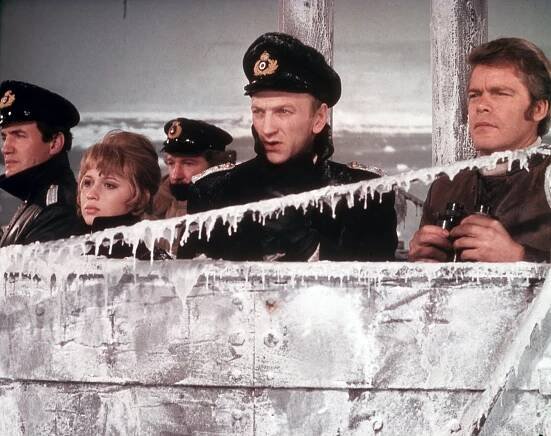 Anthony Ainley, Susan Penhaligon, John McEnery, Doug McClure - Časem zapomenutá země - Z filmu