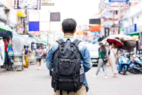 Backpacker travel tips for beginners in Southeast Asia: where to eat, who to avoid, what clothes to pack, and much more
