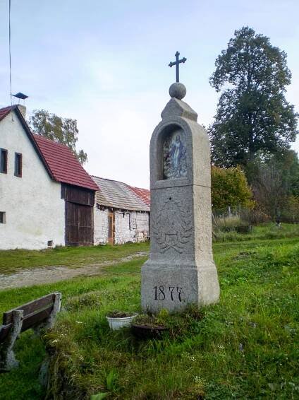 Tesaná kaplička z roku 1877