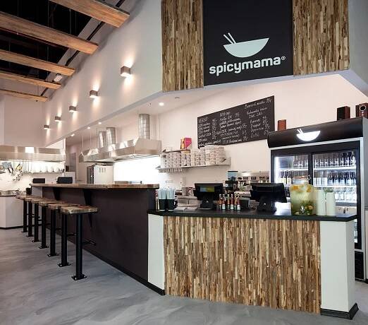 Centrum Černý Most láká do jediného českého bistra Spicymama vedeného kuchařkou Kamu - mistoprodeje.cz
