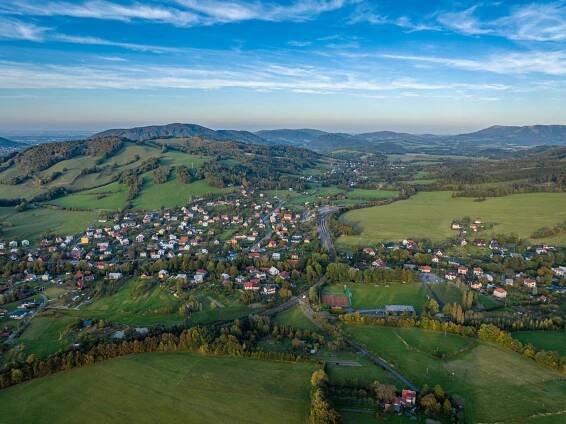 Galerie - Pohled na obec z dronu - Obec Veřovice - Obec Veřovice