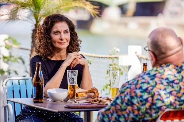 Walking on Sunshine - Episode 10 - Z filmu - Proschat Madani