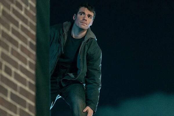 Gabriel Basso as Peter Sutherland in episode 203 of The Night Agent