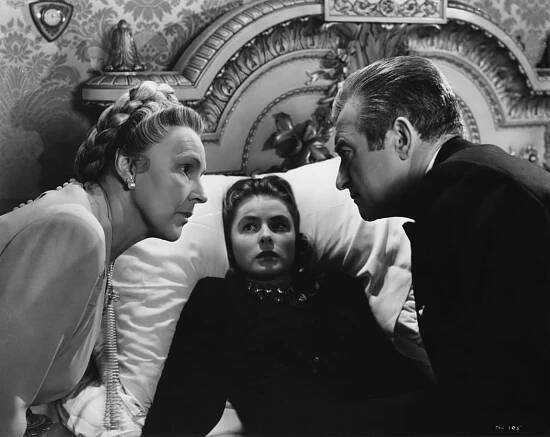 Ingrid Bergman, Claude Rains, and Leopoldine Konstantin in Pověstný muž (1946)