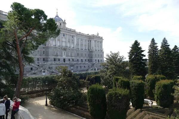 zahrady u Královského paláce