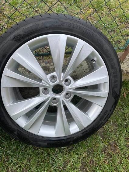 Letní sada kola + pneu - TOP stav - Škoda Octavia, Superb,... R17 + 225/45 GoodYear