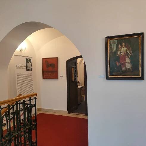 Soubor:Kupkovy prvotiny v prostorách radnice.jpg