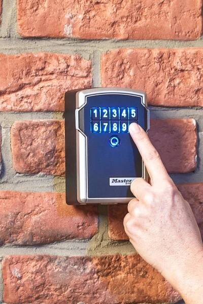 Skrytka elektroniczna na klucze BT Master Lock 5441EURD - właściwości