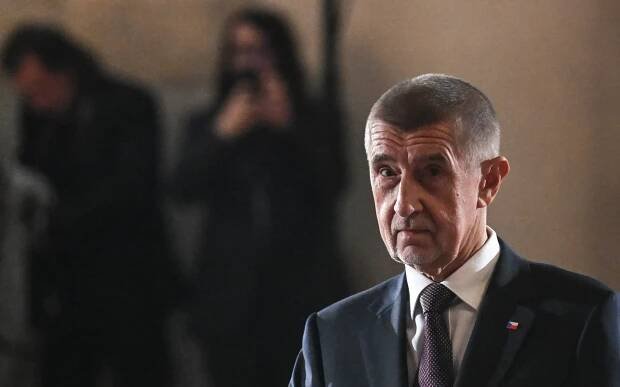 Galerie: Muž zaútočil na Babiše berlí, policie ho zadržela. Šéf ANO ruší program - Fotka 3 - Echo24.cz