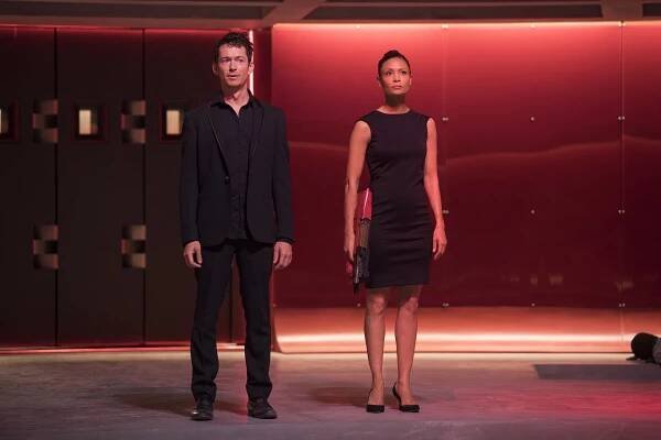 Westworld - Noci vstříc - Z filmu - Simon Quarterman, Thandiwe Newton