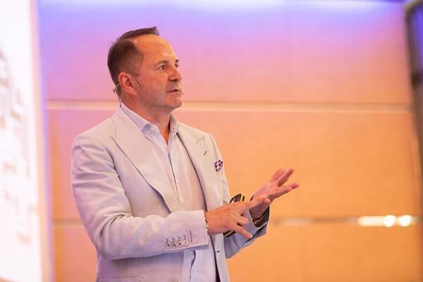 Peter Hacker | Passionate, Internationally Expert for Cyber Crime & Digital Change