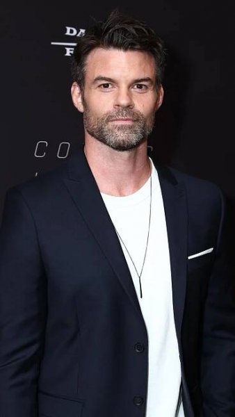 Daniel Gillies Bio