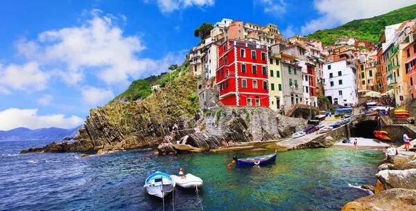 Oblíbenou destinací pro letní dovolenou v Itálii - Cinque terre — Stock obrázek