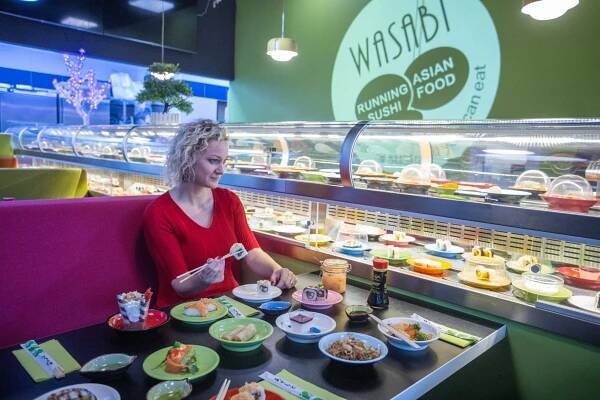Vyzkoušeli jsme první olomoucké running sushi: pro vybranou dobrotu se stačí jen natáhnout - OLOMOUC.CZ