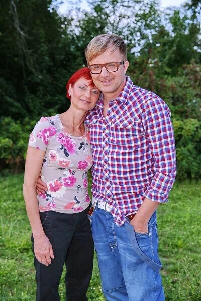 Tohle je manželka známého českého zpěváka: Tělo má samý sval a na pódiu zvedá sukni