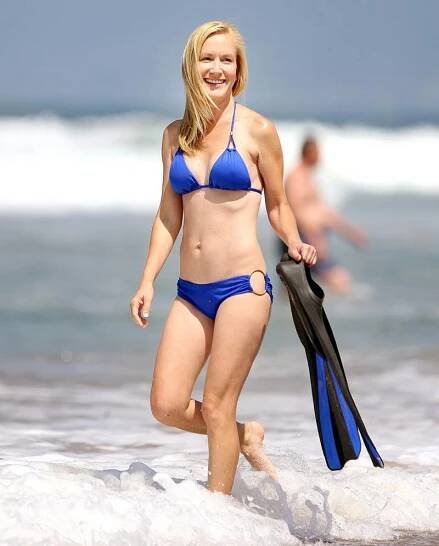 1405344382_angela kinsey zoom
