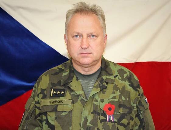 Za pomoc při boji s koronavirem si vojáků vážím, říká jejich krajský šéf