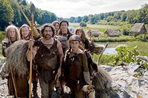 Die Steintaler - von wegen Homo sapiens - Andere Sippen, andere Sitten - Z filmu - Ulli Maier, Cornelius Obonya, Gregor Bloéb, Martin Leutgeb, Michael Dangl, Maya Henselek, Carmen Gratl