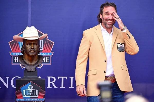 Jared Allen stole the spotlight at the Hall of Fame induction ceremony when he ripped his pants during a wild celebration