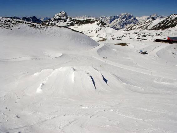 Snow park Moelltal Glacier (Mölltaler Gletscher) - terrain park Moelltal Glacier (Mölltaler Gletscher)