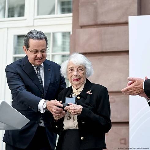 German president honors Holocaust survivor for life's work