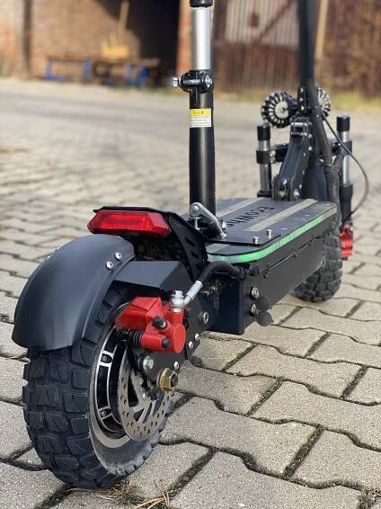 Elektrická koloběžka EcoWheel Spitmax 2x1200W 52V 25Ah černá