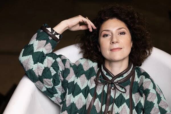 Herectví je hra. Je nám společná určitá míra infantility, ale extroverti všichni nejsme, říká Martha Issová