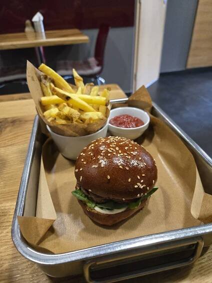 Fotogalerie • Q Burger bar (Restaurace a pohostinství) • Mapy.com
