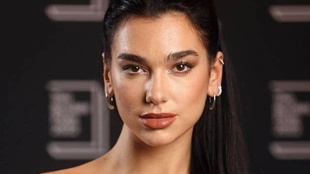 Dua Lipa v Praze překvapila fanoušky i podruhé. Na pódiu zpívala s Ewou Farnou