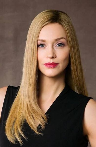 ANASTASIA LONG - Svět paruk Eva Charouzová - paruky, příčesy, tupé