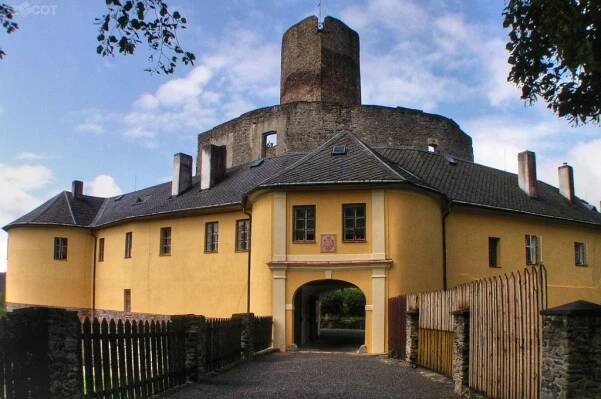 Restaurace Hradu Svojanov | zarukakvalit.cz