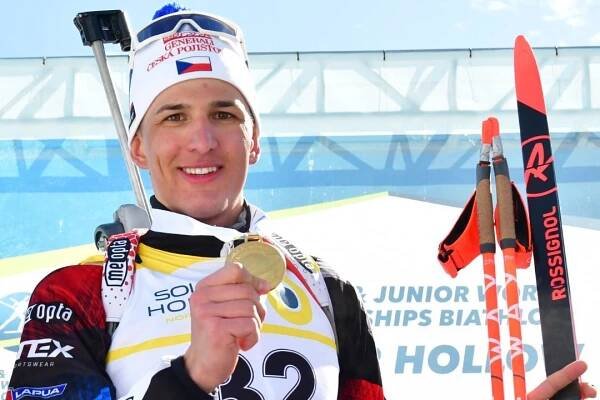 Biatlonista Mareček zazářil na MS juniorů zlatem. Voborníková brala bronz
