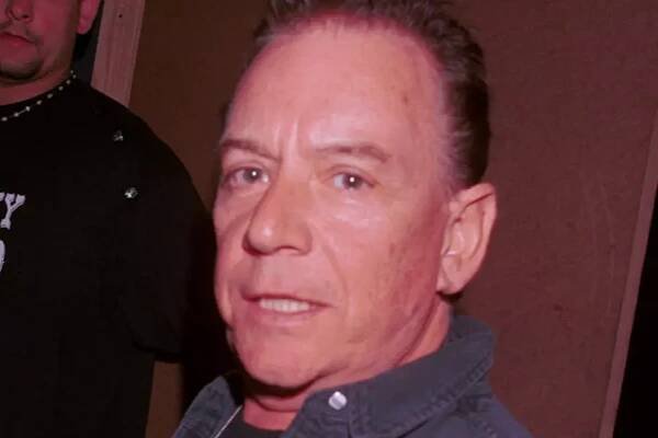 Singer Eric Burdon Recovering From Back Surgery