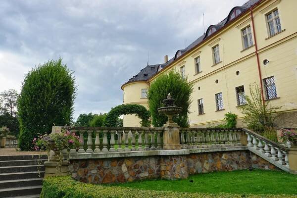 Zámek tří císařů Zbiroh ukrývá tajemství nacistů i železnou masku