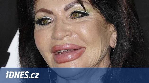 Stallone vzal na premiéru svou matku, je jí 90 a má gigantické rty - iDNES.cz
