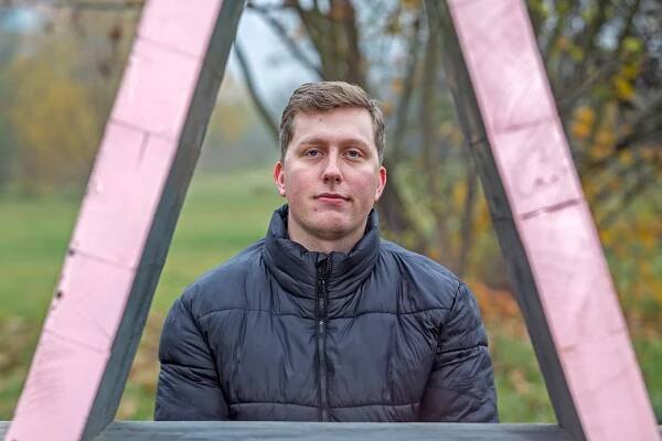 Holý: Kapitalismus mladé lidi nutí, aby v něčem vynikali. Přitom tady všichni shoříme