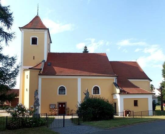 Soubor:Mikulčice, kostel crop.jpg – Wikipedie