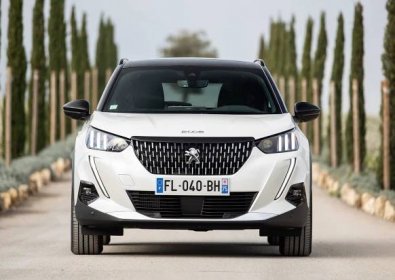 Nejúspěšnější malé SUV Peugeot 2008 přijíždí v nové generaci a s novými cenami