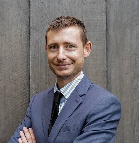 Dr. Andrew GROSS