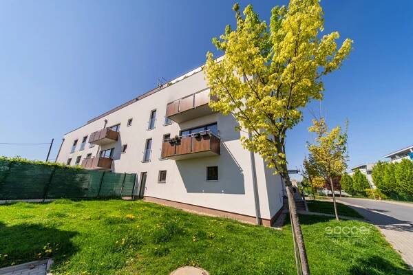 Prodej bytu 4+kk/sklep/garážové stání/balkon, 106