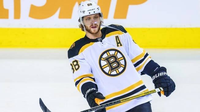 Pastrňák tentokrát bez gólu, Boston ale vyhrál. Kašeho gól na Canucks nestačil