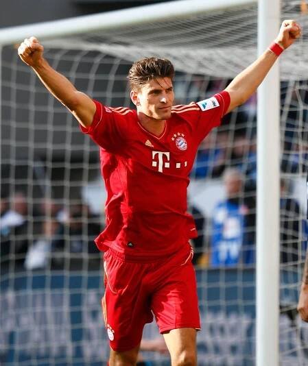 Mario Gomez posílil Fiorentinu, Villa opouští Barcu
