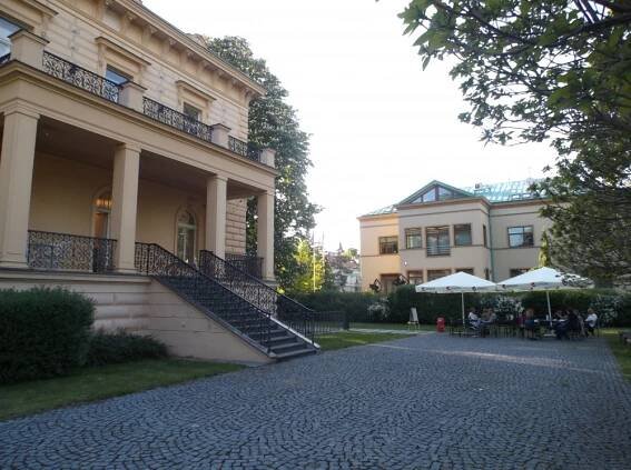 Villa Pellé: místo další módní přehlídky a Noci literatury