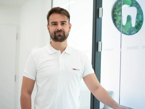 Zubaři a kompletní tým v Brně — Onedent