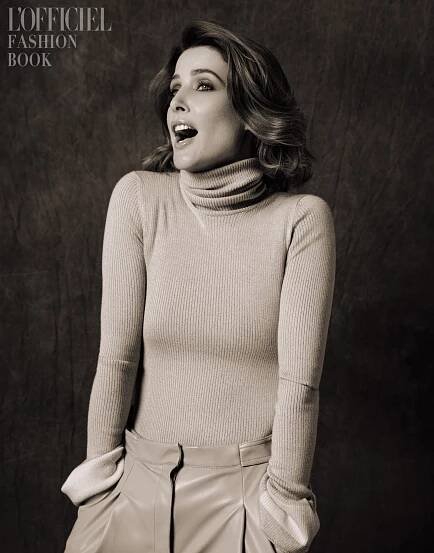 AU50_LOFFICIEL_FASHION_BOOK_COBIE_SMULDERS_4B _COBIE_SMULDERS photo retouched