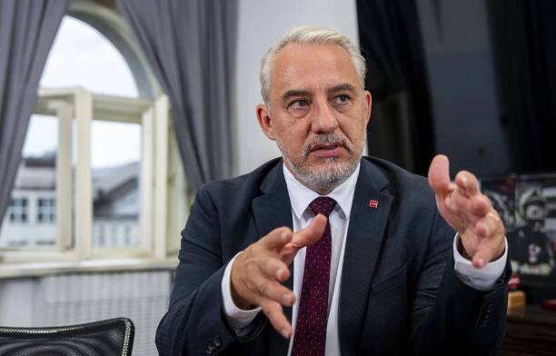 Zvyšte platy, jinak to do voleb pocítíte, vzkazuje vládě šéf odborářů Středula