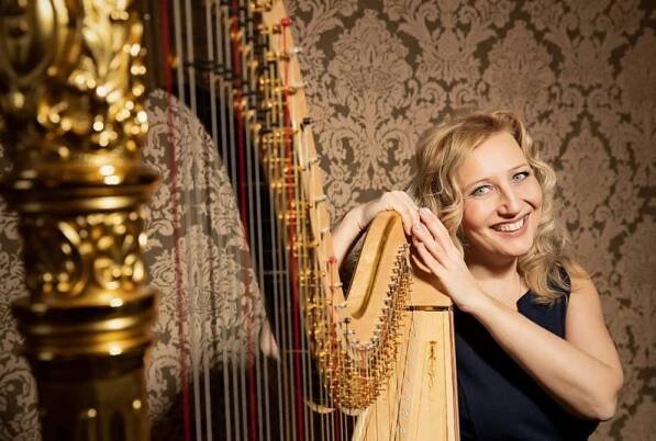 Jana Boušková na novém CD představí díla Smetany, Dvořáka a Suka upravená pro harfu