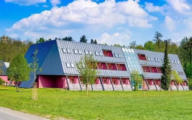 Severní Morava u zámku Hradec nad Moravicí: Hotel Belaria Resort *** s polopenzí, neomezeným wellness + masáž